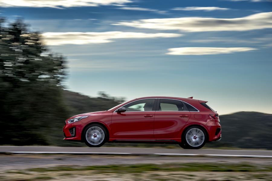  Kia Ceed GT 2019 года  (UK) (фото 32 из 43)